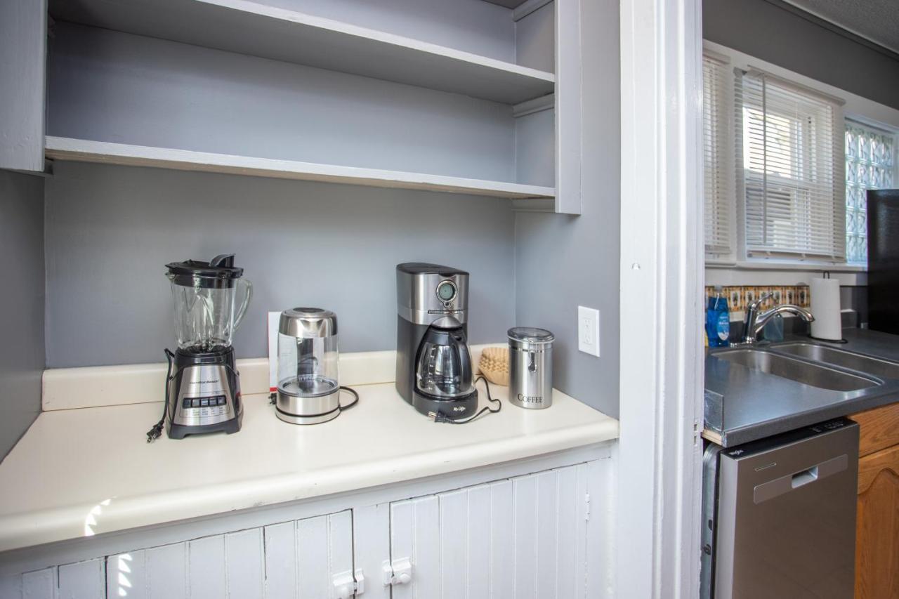 Spacious Home With In-Unit Laundry, Parking, 1Gb Wifi, & Patio Deck Rochester Ngoại thất bức ảnh