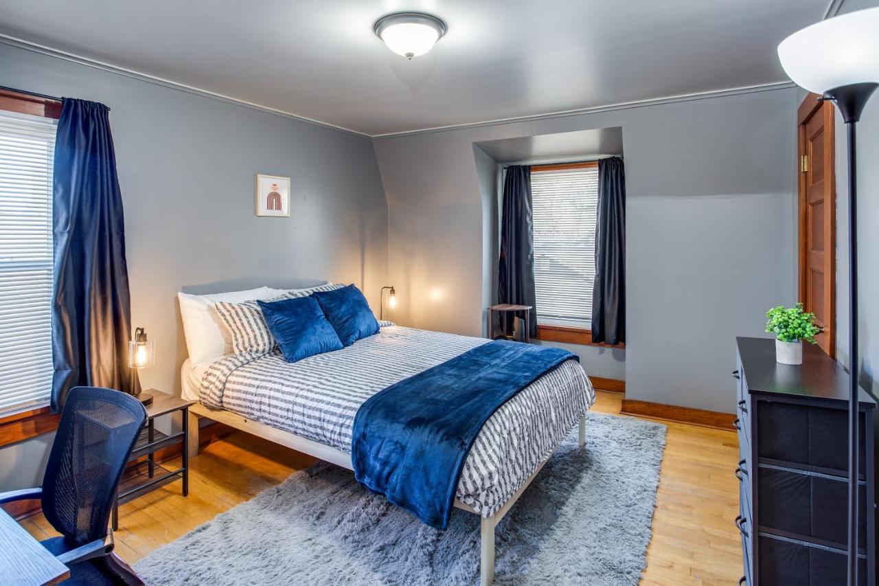 Spacious Home With In-Unit Laundry, Parking, 1Gb Wifi, & Patio Deck Rochester Ngoại thất bức ảnh